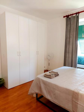 Genova Rooms serra B